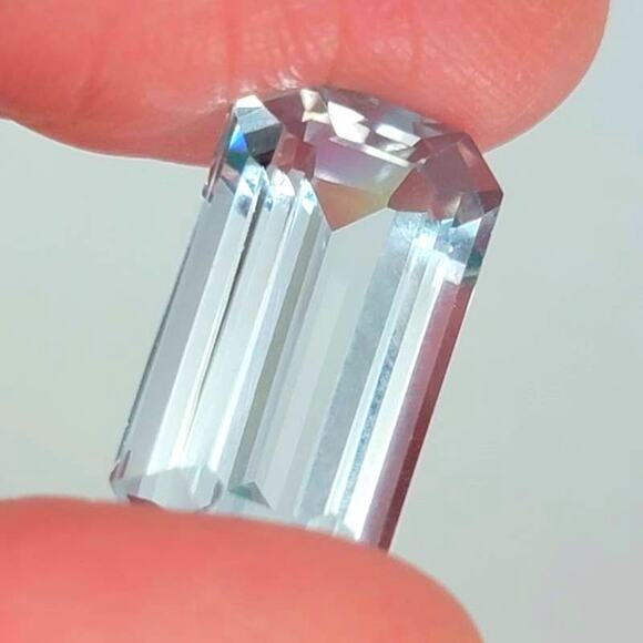 Huge 10.59 Carat Eye Clean Aquamarine! - Picture 2 of 9